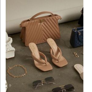 Square thong-toe heels